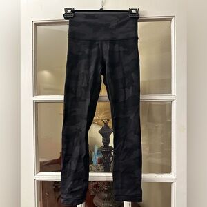 Lululemon Wunder Under High-Rise Crop 23" Camo Deep Coal Multi
Size 2